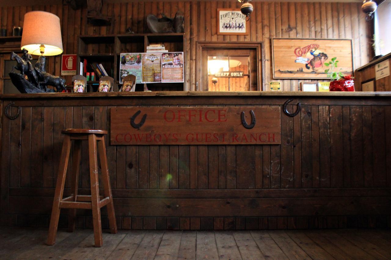 Cowboys Guest Ranch Hotel Вогера Екстериор снимка