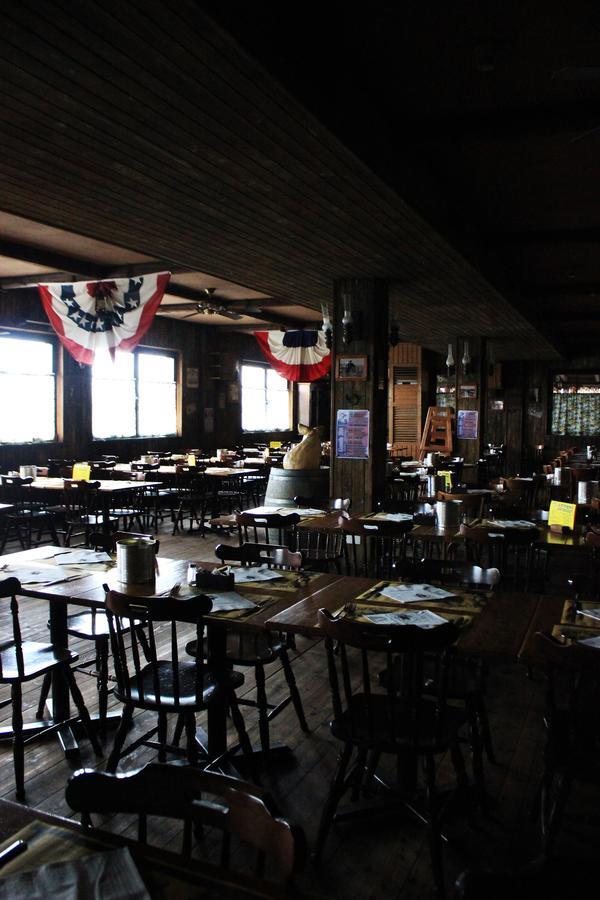 Cowboys Guest Ranch Hotel Вогера Екстериор снимка