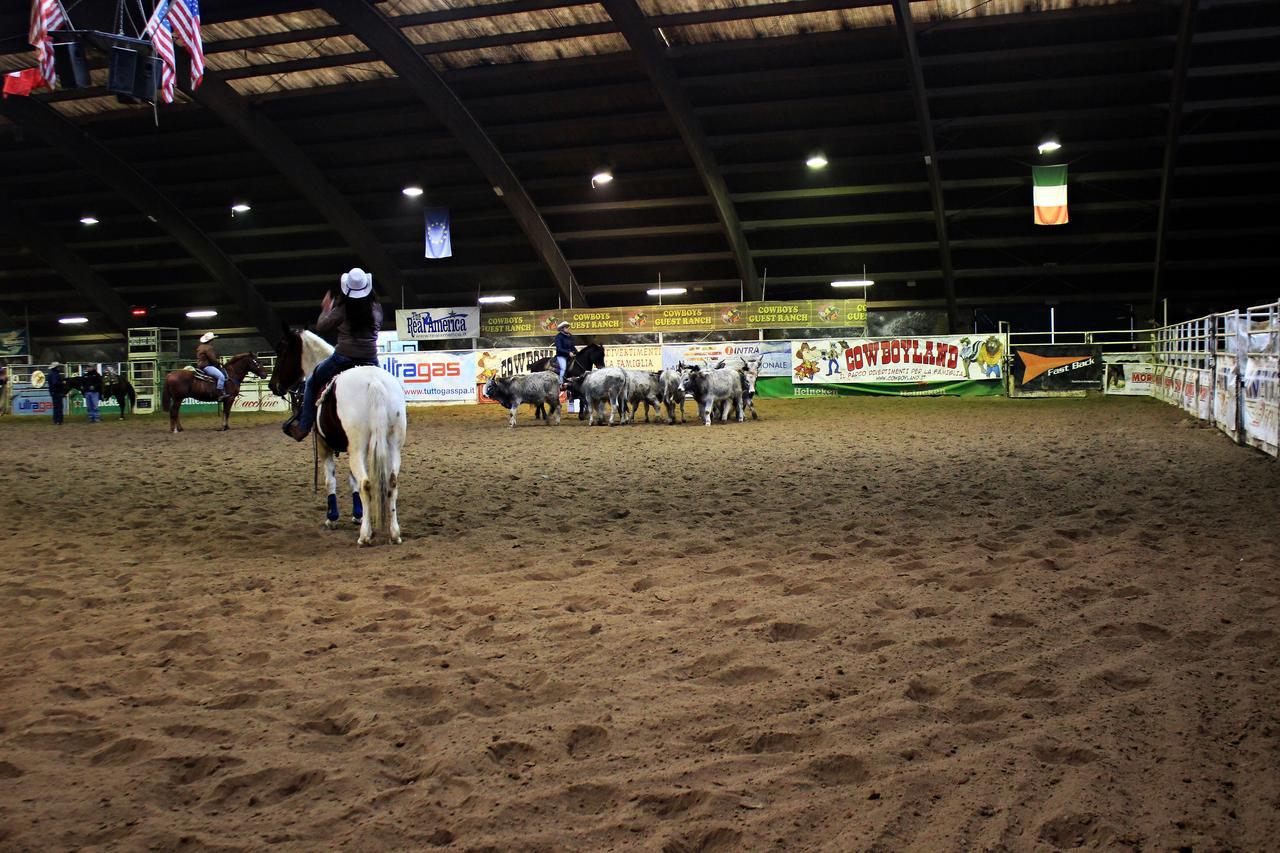 Cowboys Guest Ranch Hotel Вогера Екстериор снимка